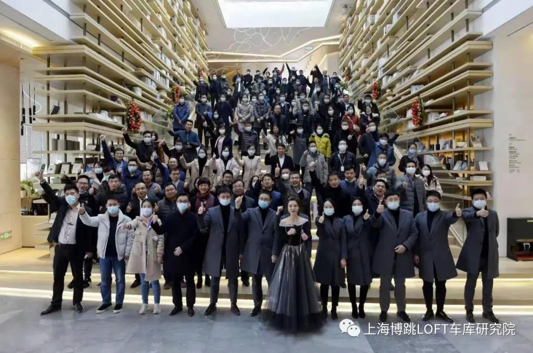 陇南全国一百多人在华侨城汉口道6号参观研讨LOFT专利车库技术！